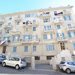 Lauretta: Appartamento Adiacente Metro