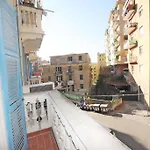 Lauretta: Appartamento Adiacente Metro