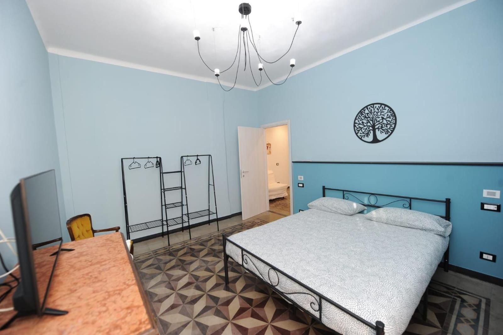 Lauretta: Adiacente Metro Apartment