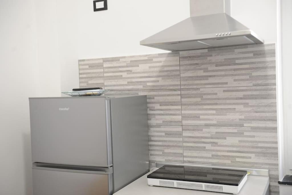 Lauretta: Adiacente Metro Apartment *